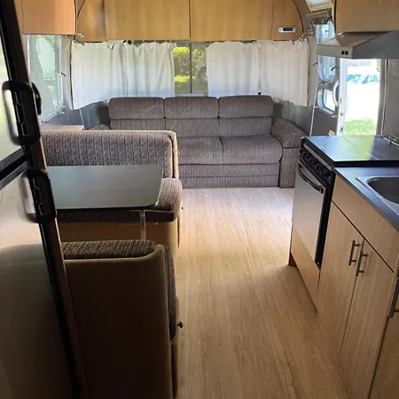 Airstream مكان تخييم Velká Jesenice