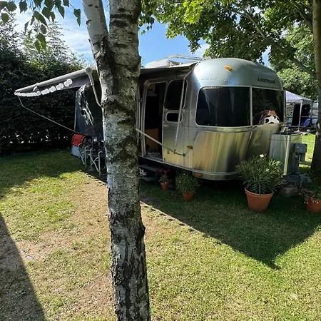 Airstream مكان تخييم Velká Jesenice